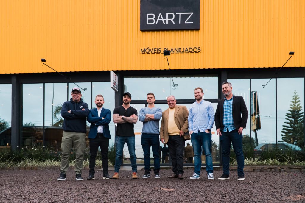 Bartz Móveis recebe a visita do ator e empresário Felipe Titto
